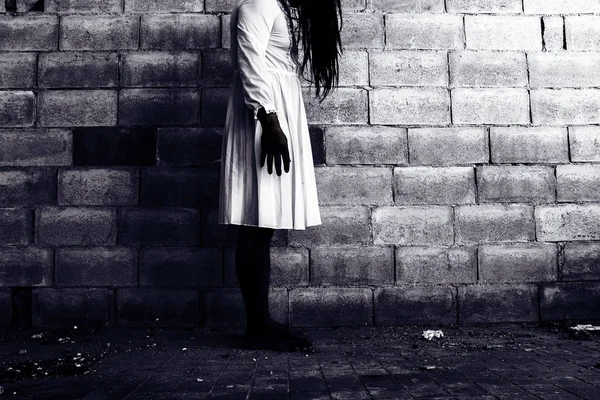 Ghost woman in haunted house — Stock Photo, Image