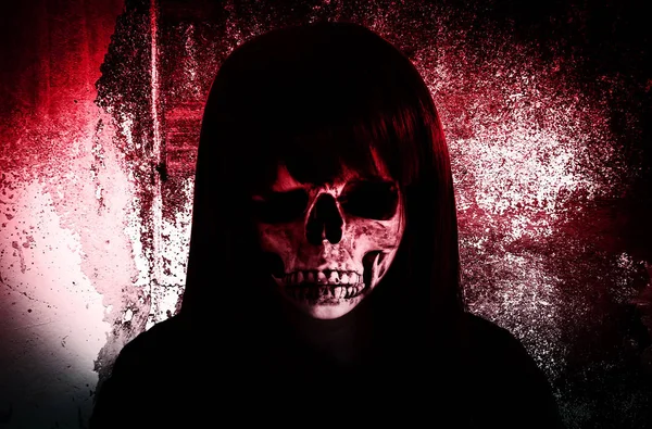 Menina fantasma com rosto assustador — Fotografia de Stock