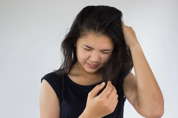 Mujer asiática cuidado del cabello, concepto de estilo de vida belleza mujer —  Fotos de Stock