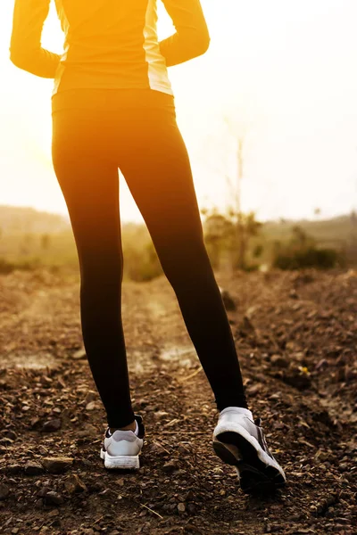 Woman exercising outdoor at sunset — Stock Photo, Image