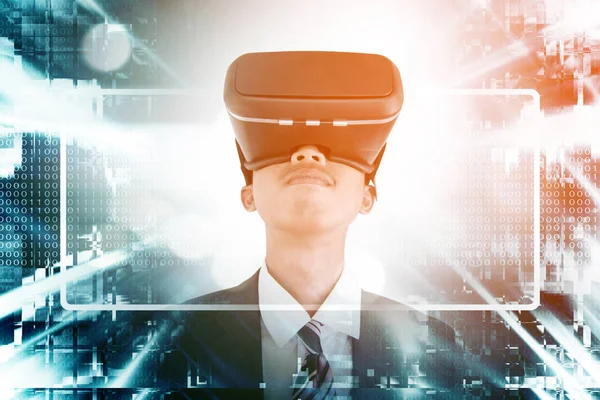 Tineri oameni de afaceri purtând ochelari de realitate virtuală — Fotografie, imagine de stoc