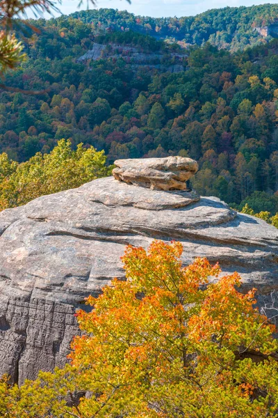 Tribunal Rock no Gorge do rio vermelho, Kentucky. — Fotografia de Stock