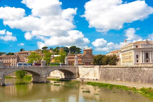 De rivier Tiber in rome, Italië — Stockfoto
