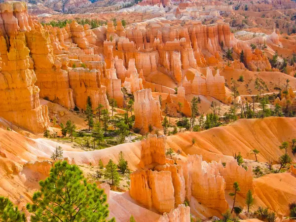 Vackra klippformation i bryce canyon. — Stockfoto