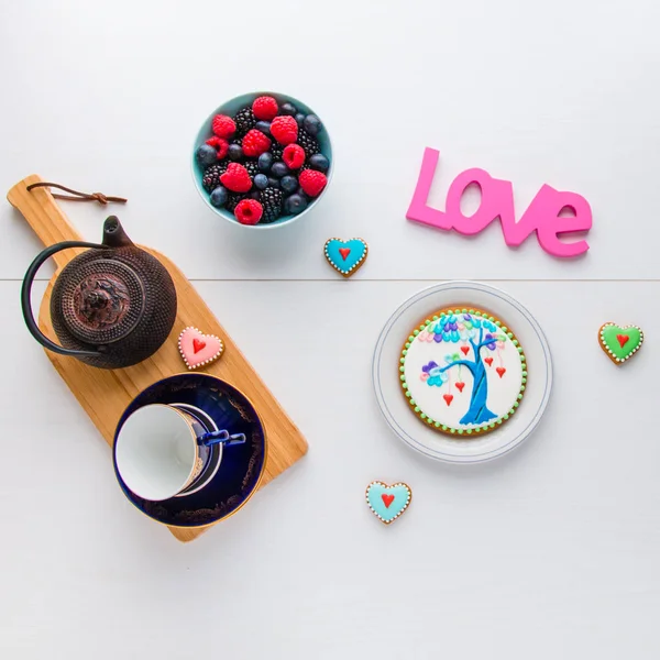 Tea time with homemade Valentines day cookies and Love — Stock Photo, Image