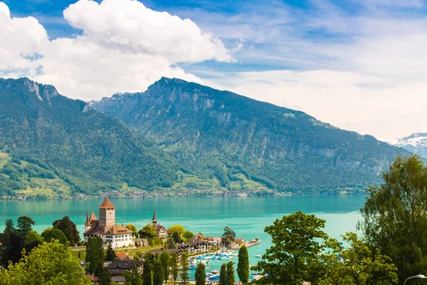 Spiez hrad jezero Thun, Švýcarsko — Stock fotografie