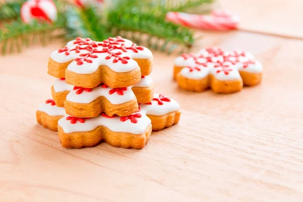 Ev yapımı kar tanesi Noel kurabiyeleri.