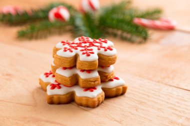 Ev yapımı kar tanesi Noel kurabiyeleri.