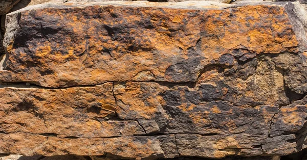 Parede de pedra áspera natural, fundo texturizado . — Fotografia de Stock