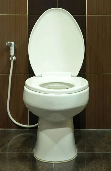 Toilet kom in de badkamer — Stockfoto