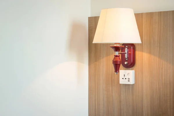 Licht van de lamp op de slaapkamer — Stockfoto