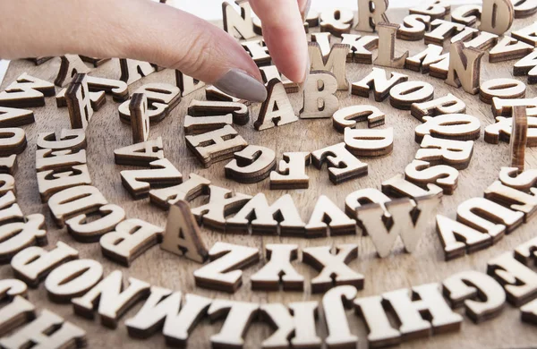 Sfondo astratto con lettere in alfabeto di legno Immagine Stock