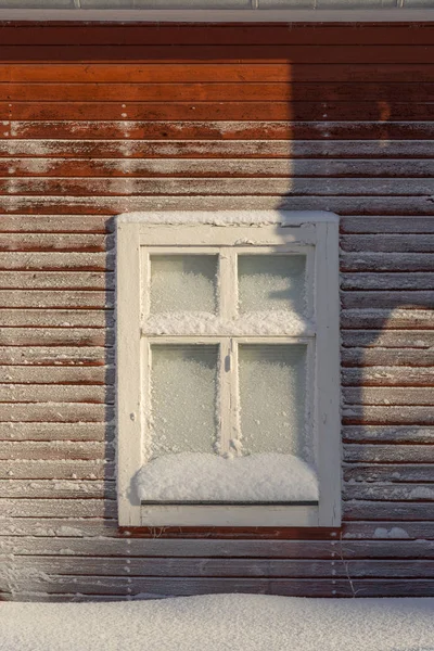 Fryst trehus, vinteren i Sverige Lappland – stockfoto