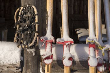 İsveçli Lapland, nesne, gökyüzü ve kar raketleri içinde belgili tanımlık kış 
