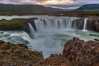 şelale Godafoss üstten görünüm İzlanda üzerinde