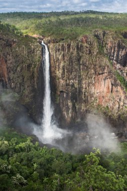 Sabah ışık Avustralya şelale