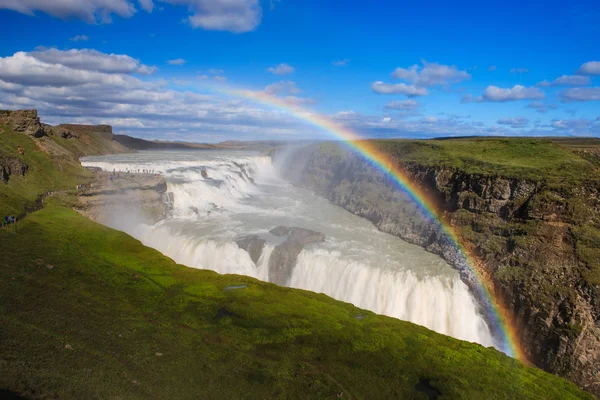 Водопад Галльфосс расположен в каньоне реки Хвита на юго-западе Исландии. Это одна из самых популярных туристических достопримечательностей в стране . — стоковое фото