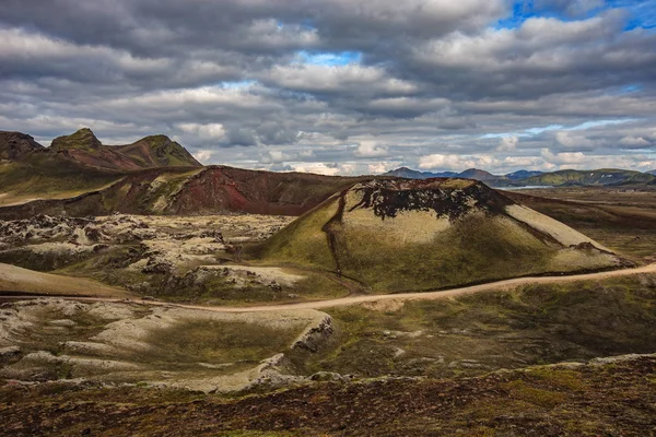 Vista aérea para a cratera do vulcão antigo na Islândia — Fotografia de Stock