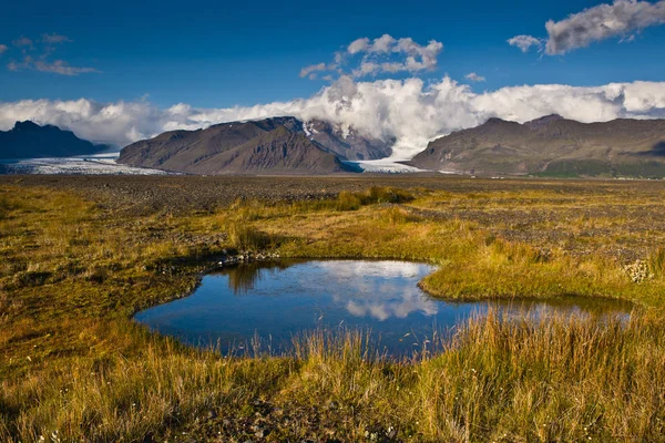 Den grand Skaftafellsjokull är glaciären som kan ses från ring road ligger i södra Island. Denna glaciär var platsen för Interstellar sci-fi film som en is-planet. — Stockfoto