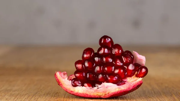 Red pomegranate closeup — Stock Photo, Image