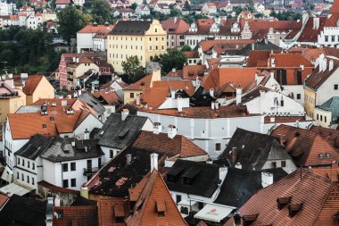 Eski kiremit çatılar.