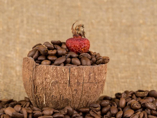 Grains d'arôme de café et boisson revigorante — Photo