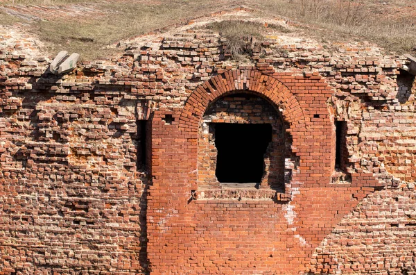 Ancien bâtiment en brique rouge — Photo