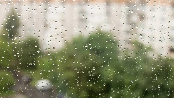 Pencere camında yağmur damlaları, tasarım ve duvar kağıdı kullanmak için