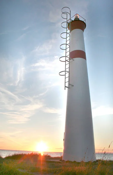 Высокий тощий маяк — стоковое фото