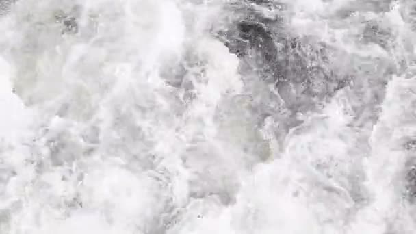 Água turbulenta no oceano ou no mar — Vídeo de Stock