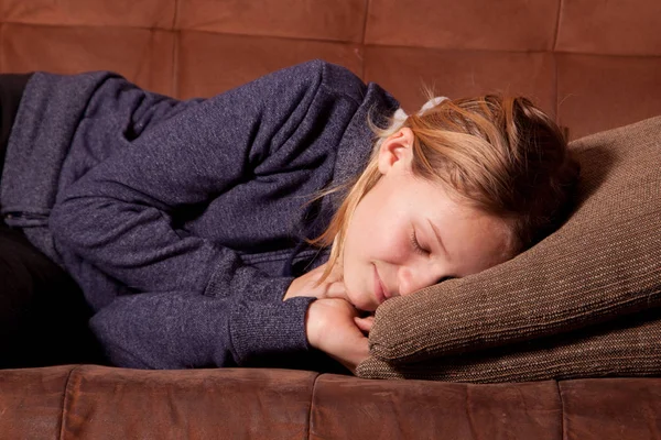 Teenager sleeps on couch — Stock Photo, Image