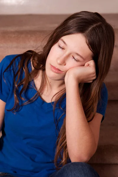 Adolescente cayendo dormido — Foto de Stock