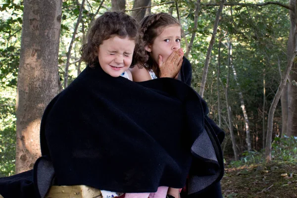 Two terrified little girls — Stock Photo, Image