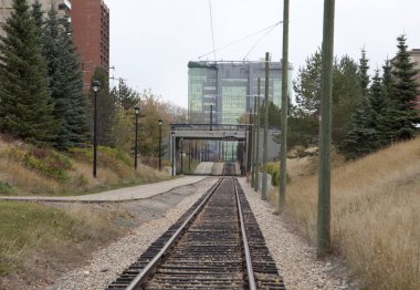 Demiryolu Köprüsü altında 