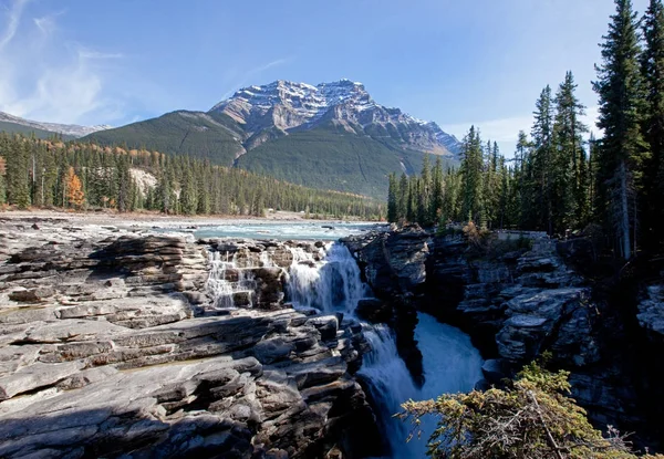 Chute d'eau à athabasca chutes — Photo