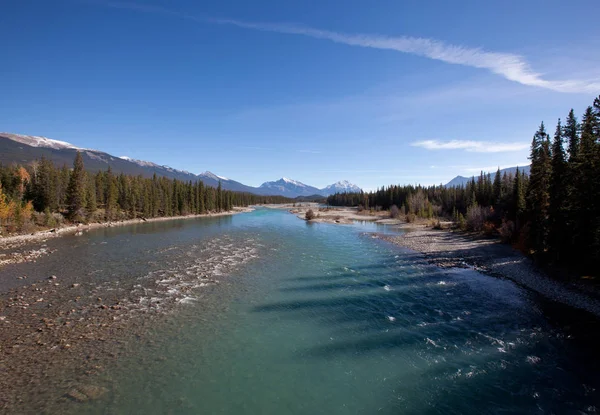 Rivier en rocky mountains — Stockfoto