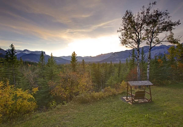 Solnedgången på bergskedja — Stockfoto