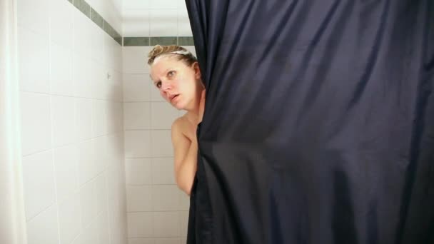 Hearing noises in the shower — Stock Video