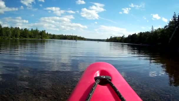 Kayak ancora nel lago — Video Stock