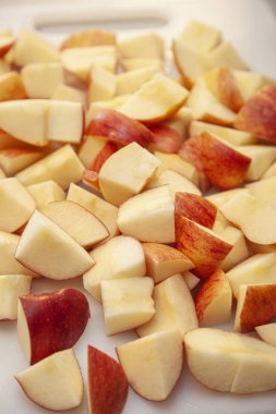 dikey kesilmiş elmalar