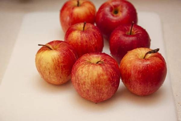 Gezond rood gewassen fruit — Stockfoto