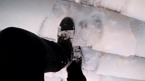 Passos de escalada no inverno — Vídeo de Stock