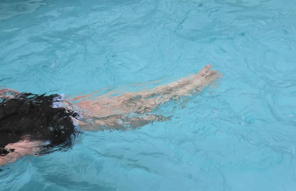 Person Legs Swimming Underwater Swimming Pool — Stock Photo, Image
