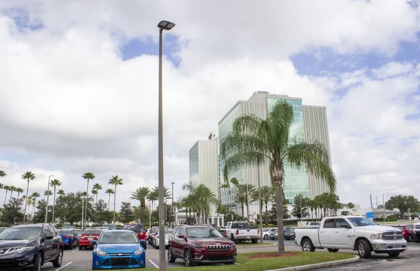 February 2020 Orlando Florida Doubletree Hotel Hilton Exterior Parking Lot — 스톡 사진