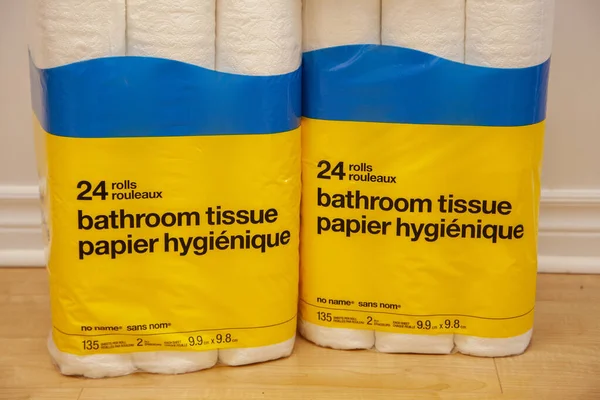 Maart 202020 Halifax Nova Scotia Twee Pakken Toiletpapier Van Het — Stockfoto