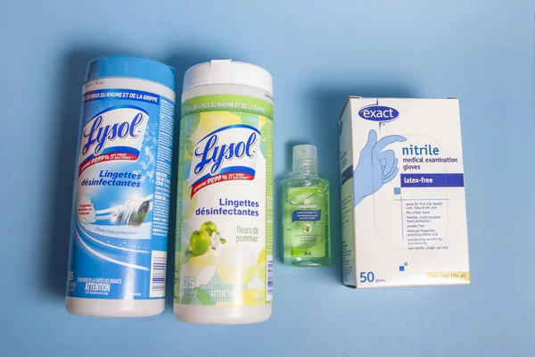 Halifax Canada April 2020 Twee Verpakkingen Lysol Doekjes Fles Onze — Stockfoto