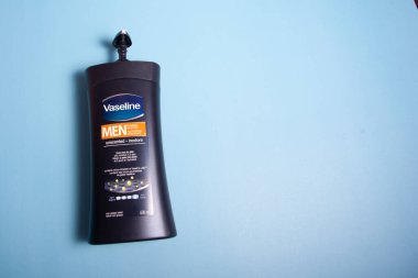 11 Nisan 2020 - Halifax Kanada Bir şişe erkek vazelin el losyonu