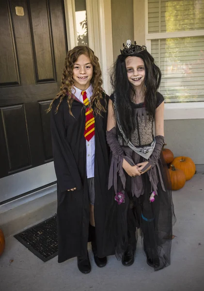 Little girls going trick or treating on Halloween in their costume — Stock Photo, Image