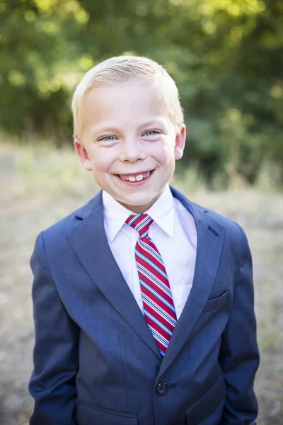 Knappe jonge Blonde jongen portret — Stockfoto