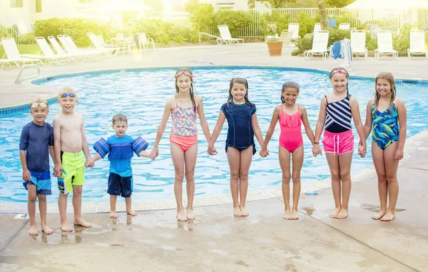 Gelukkige jonge geitjes samenspelen ik — Stockfoto